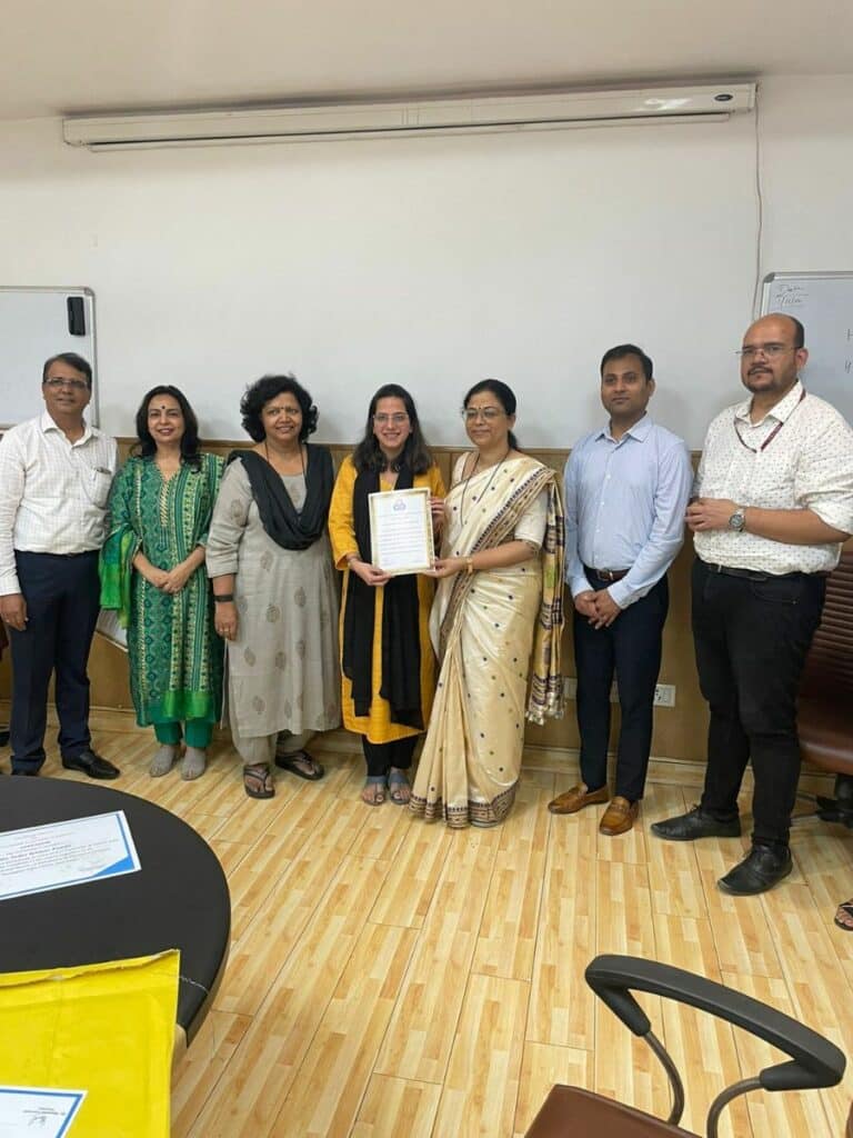 Dr. Pratibha with organisers