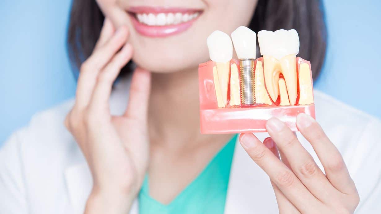 Read more about the article Maximizing the Lifespan of Your Dental Implants: A Guide to Post-Implant Care